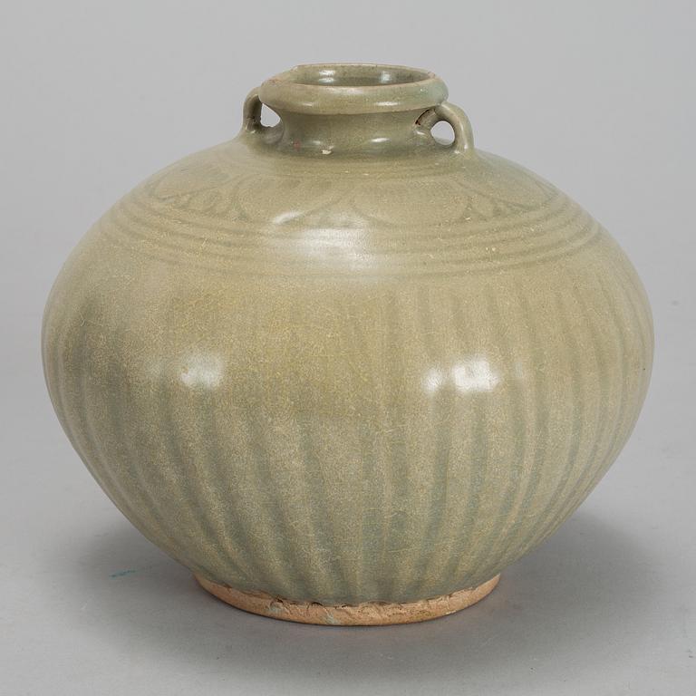 A cleadon glazed Sawnkhalok jar, South East Asia, 16th Century.