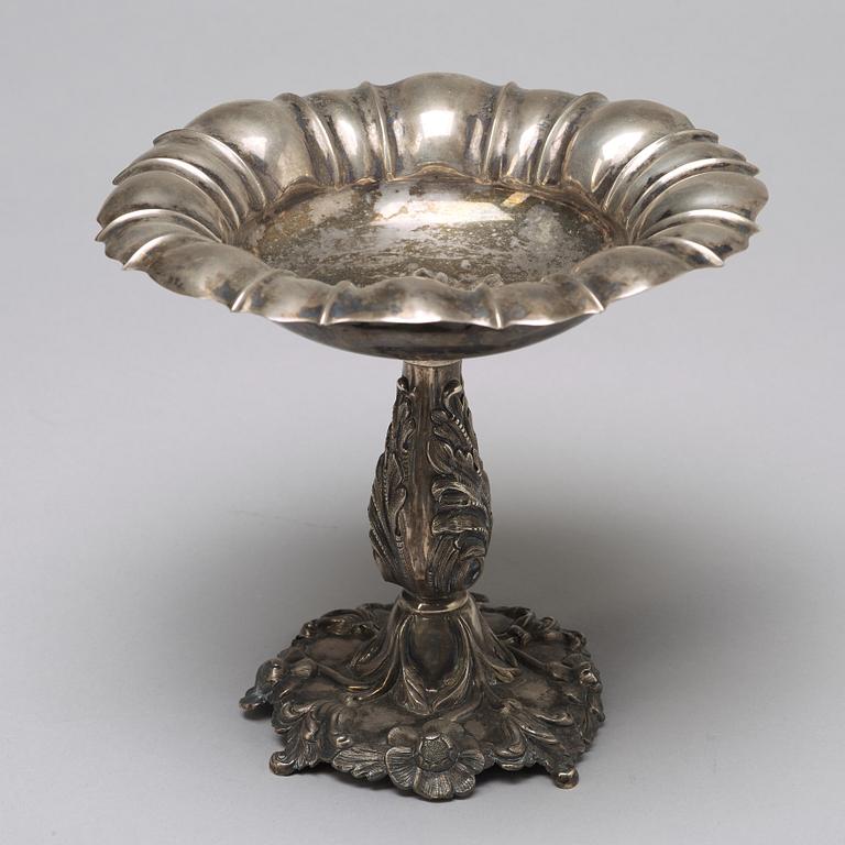 CARL NYSTRÖM, uppsatsskål, silver. Stockholm, 1851. 386 gram.