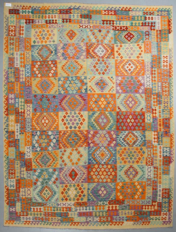 Matta, kelim, ca 400 x 308 cm.