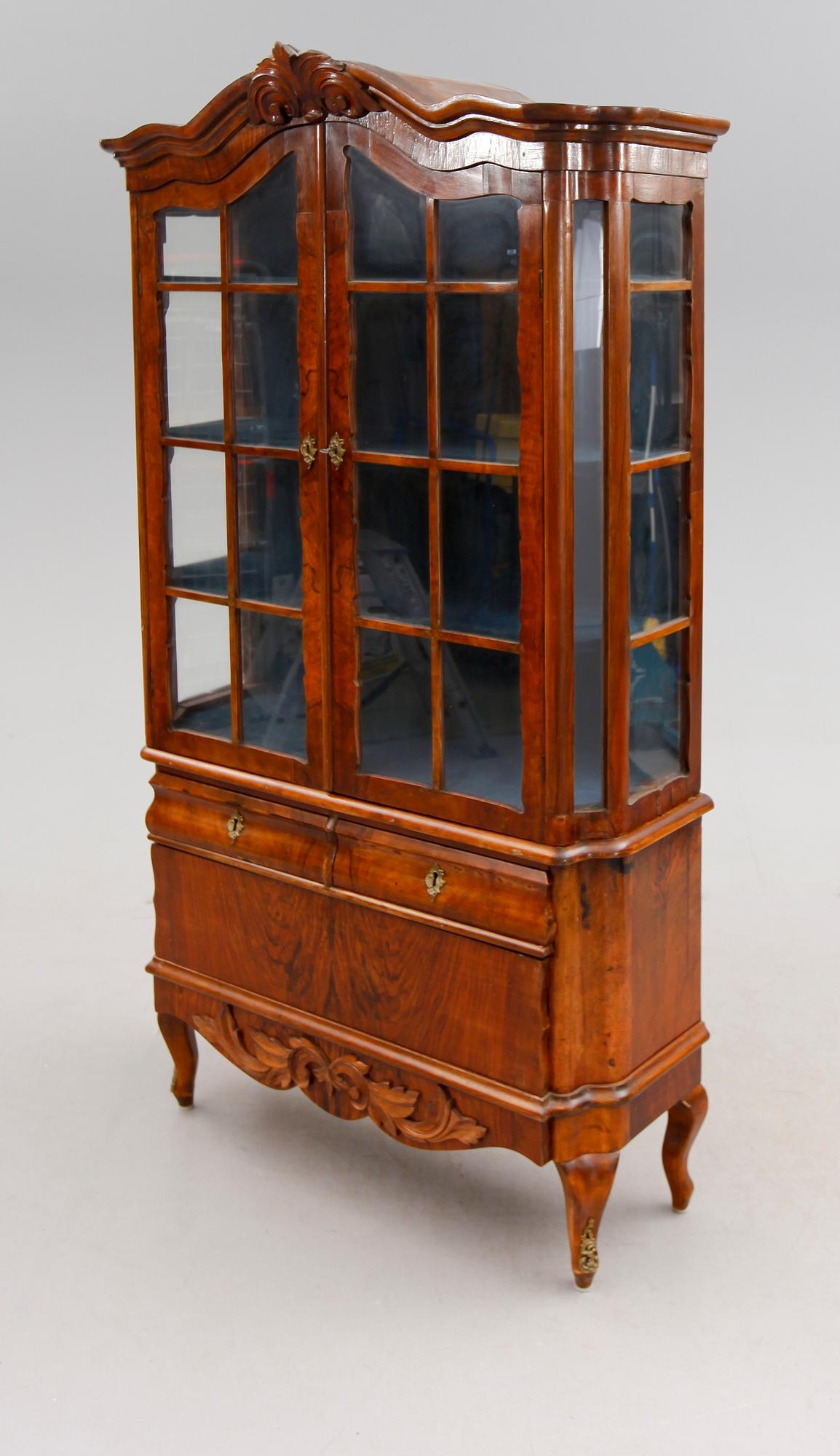 VITRINSKÅP, 1800-talets andra hälft.