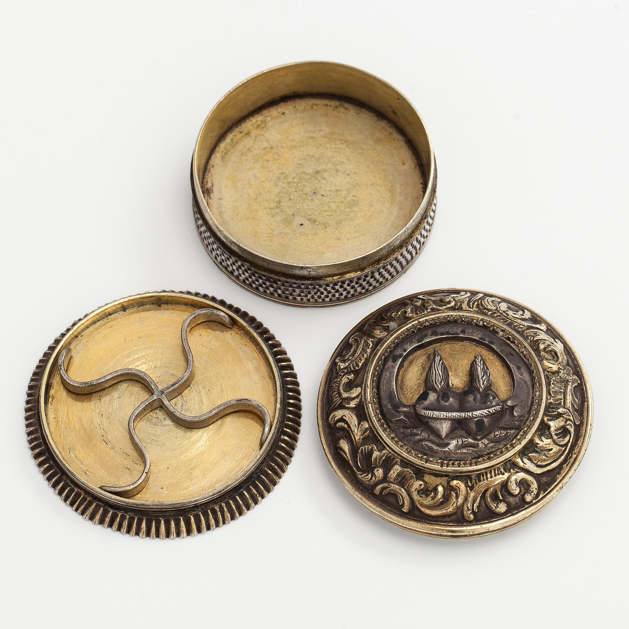 Silver case with concealed compartment, engraved 1776.