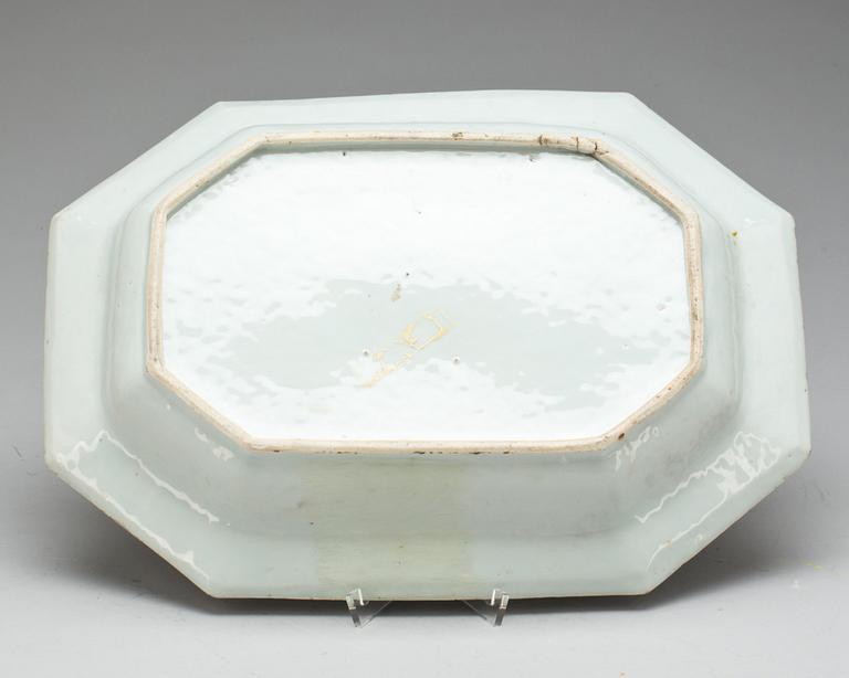 TERRINFAT, porslin, Kina, Qianlong (1736-95).