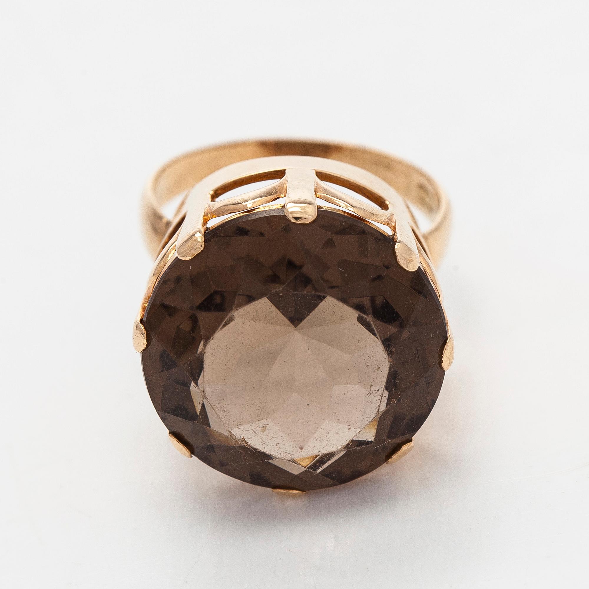 Ring, 14K guld med rökkvarts, Åbo.