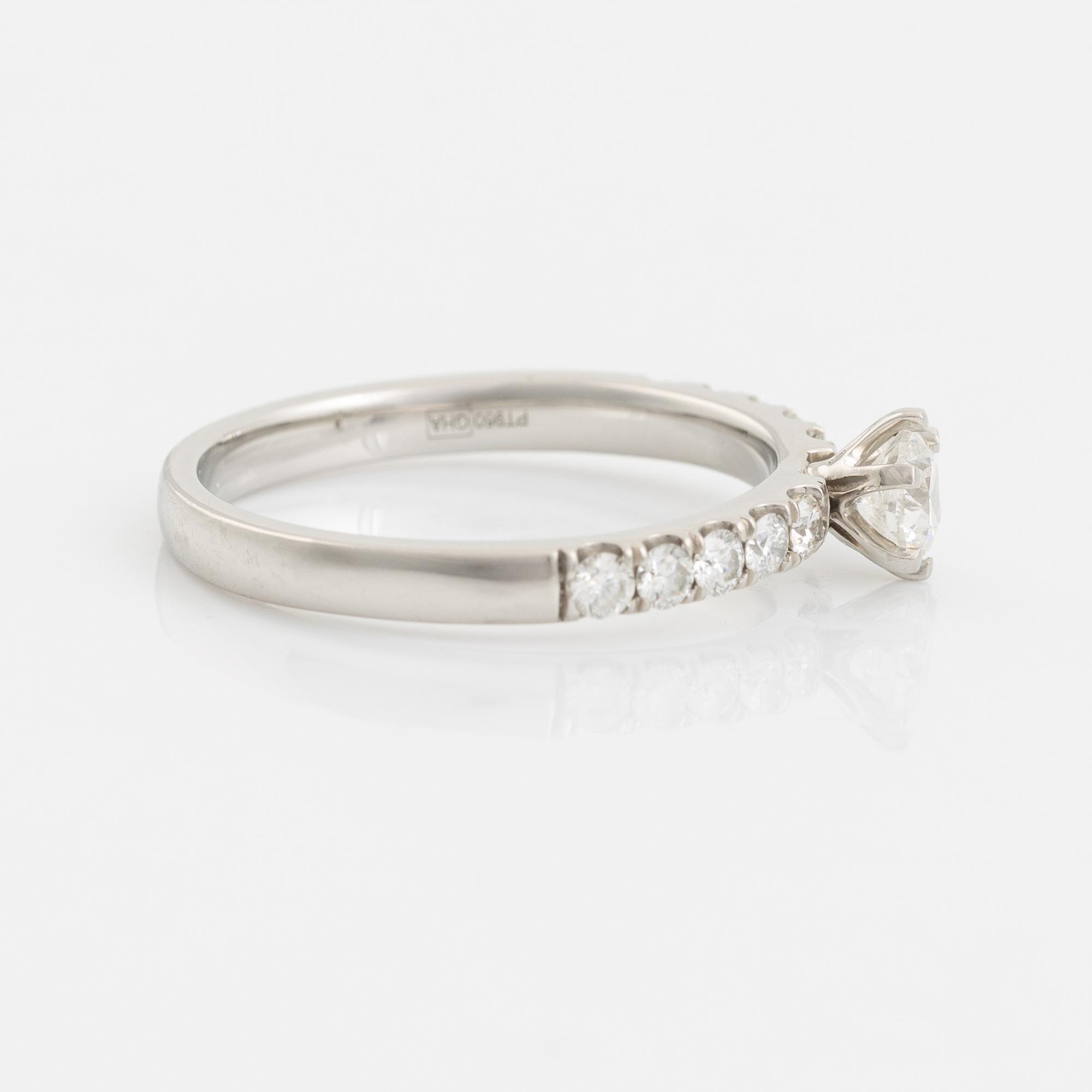 Ring in platinum with round brilliant-cut diamonds, "Story of Love" by Guldfynd.