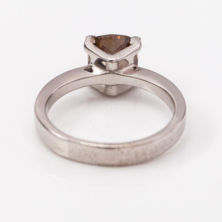 An 18K white gold ring with a ca. 2.03 ct cushion-cut diamond according to GIA certificate.