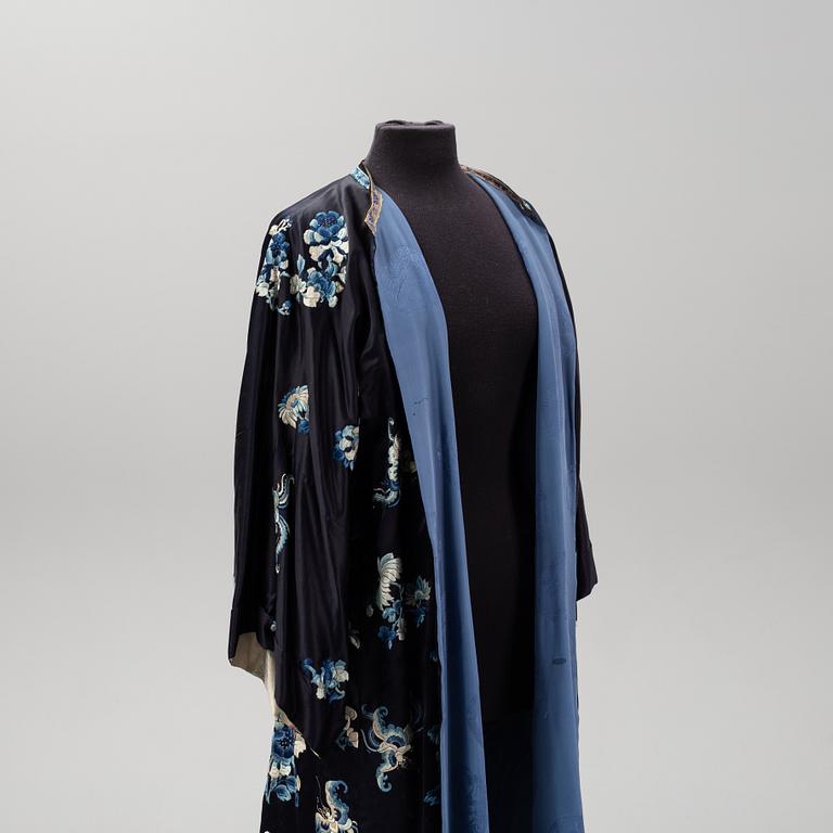 A Chinese silk robe, early 20th Century.