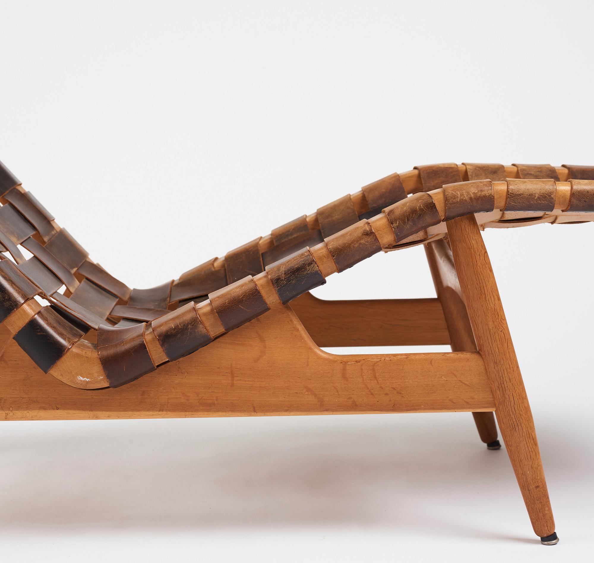 Arne Vodder, a teak chaise longue with black leather straps, Bovirke Denmark 1950's.