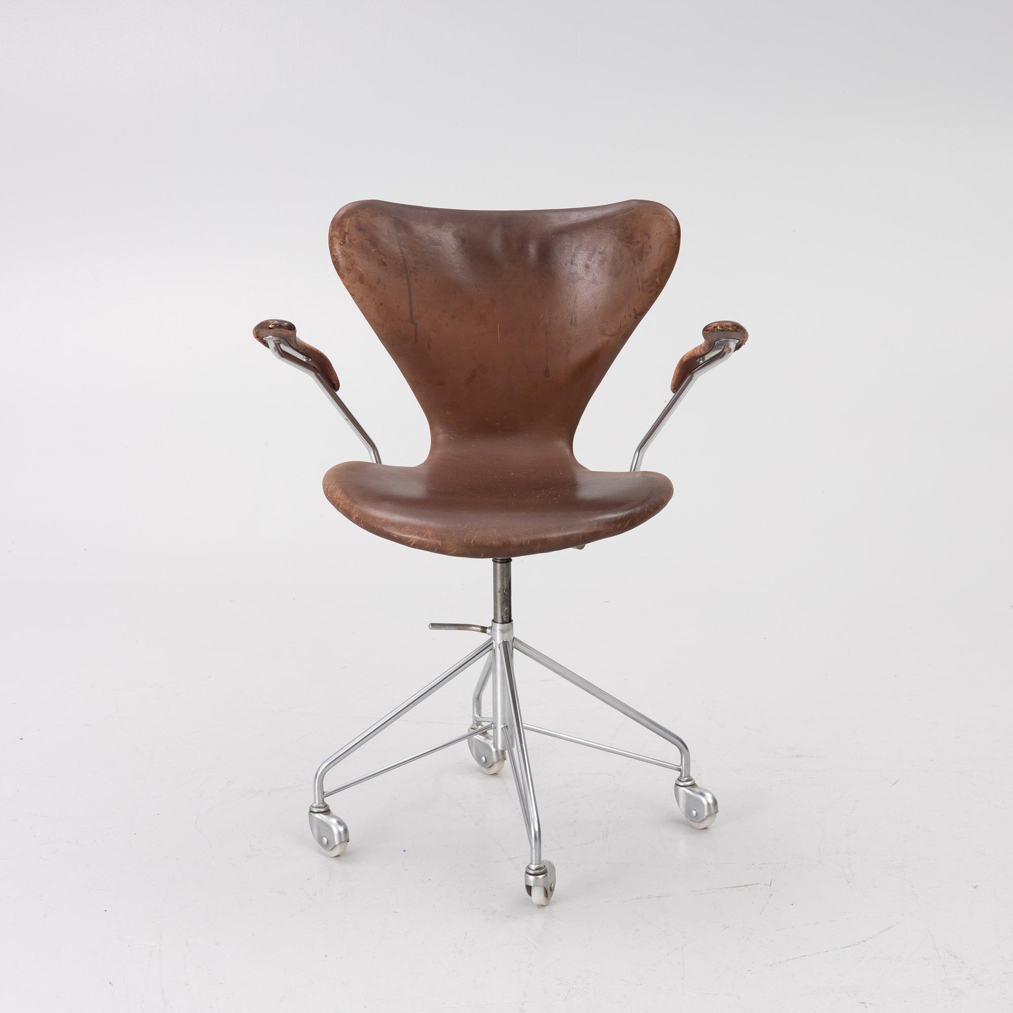 Arne Jacobsen, skrivbordsstol, "Sjuan", Fritz Hansen, Danmark, 1969-tal.