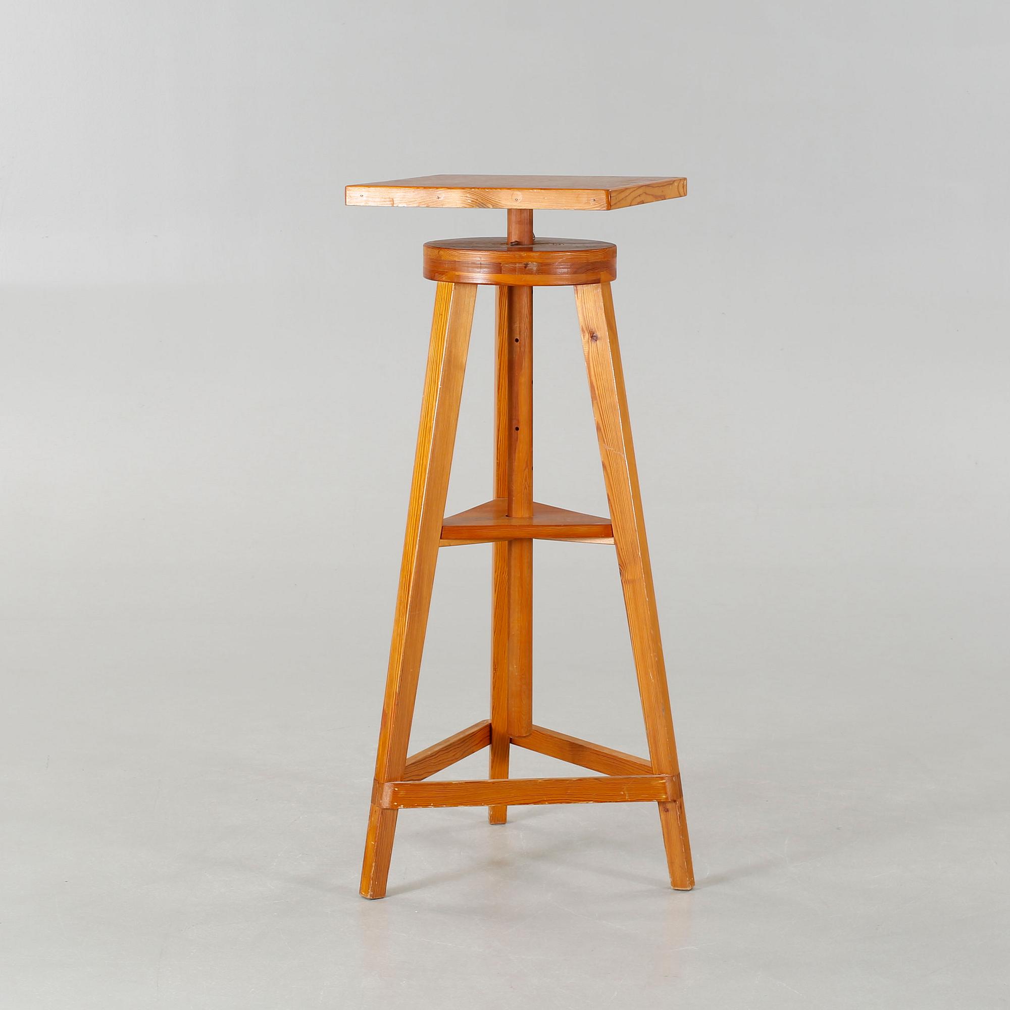 A sculpting table from the mid 20th century.