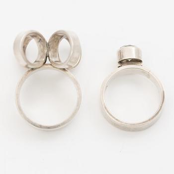 Cecilia Johansson, ringar, 2 st, samt ett par örhängen, silver och förgyllt silver.