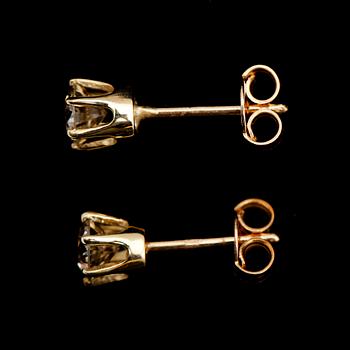 ÖRHÄNGEN, 1 par, 14 k guld, solitära briljantslipade diamanter totalt 0.84 ct.