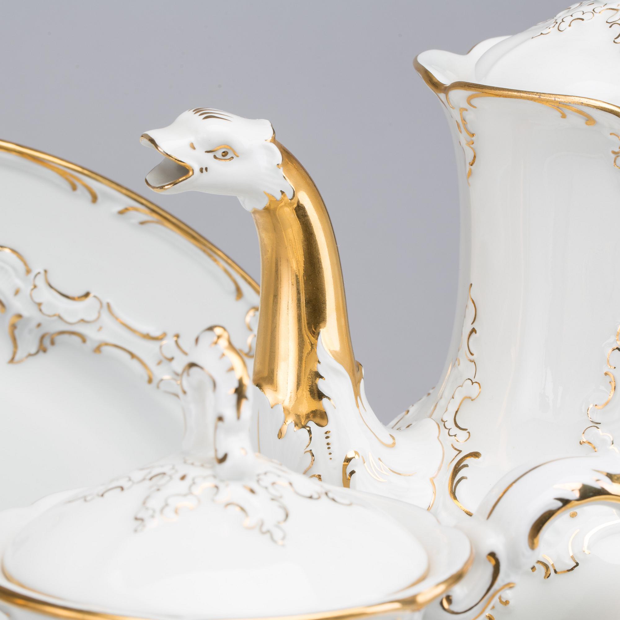 A Meissen porcelain ca 28 piece coffe and tea service, first half of the 20th century.