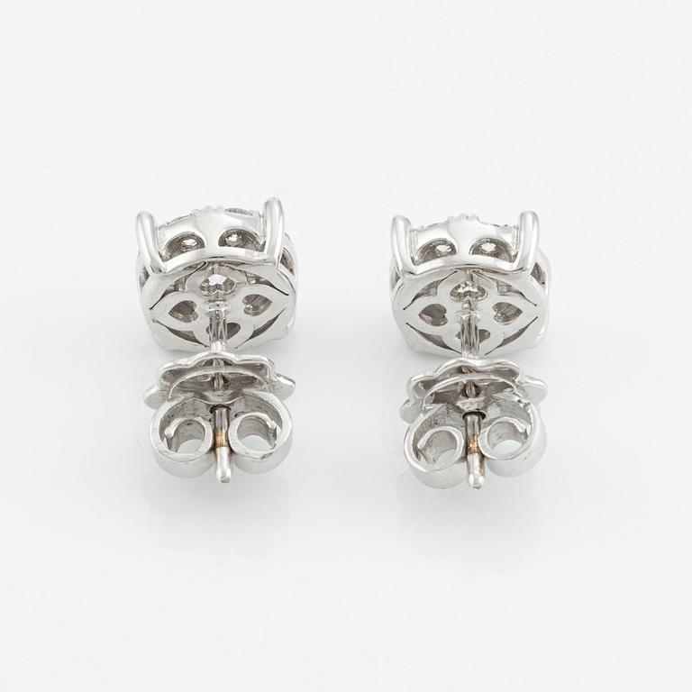 Earrings with brilliant-cut diamonds.