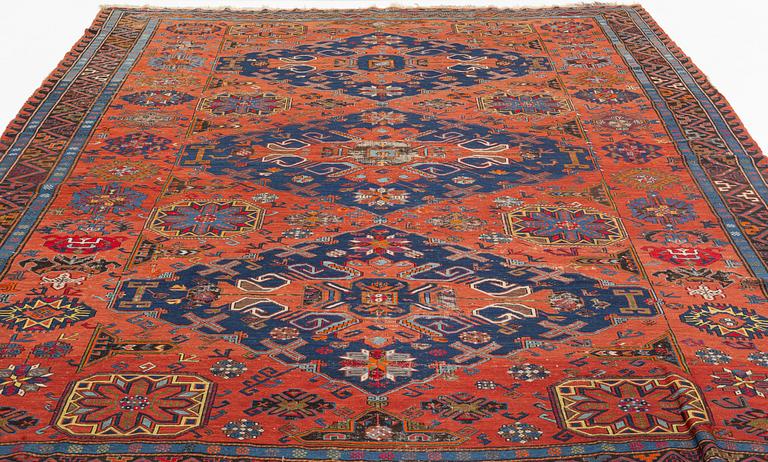 Matta, antik Soumak, Östra kaukasus, ca 372 x 275 cm,