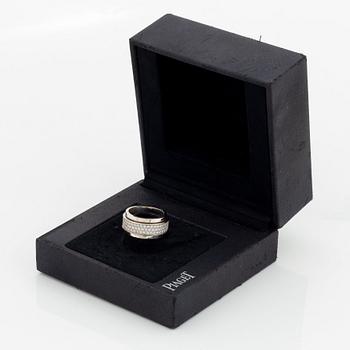 Piaget ring "Possesion" 18K vitguld med runda briljantslipade diamanter.