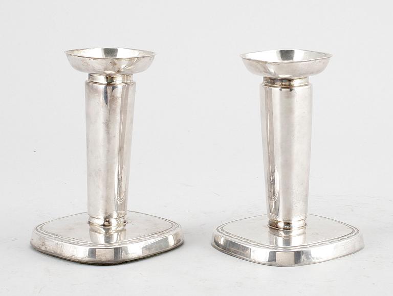 LJUSSTAKAR, ett par, silver, Gustaf Jansson, GAB, Stockholm, 1965.