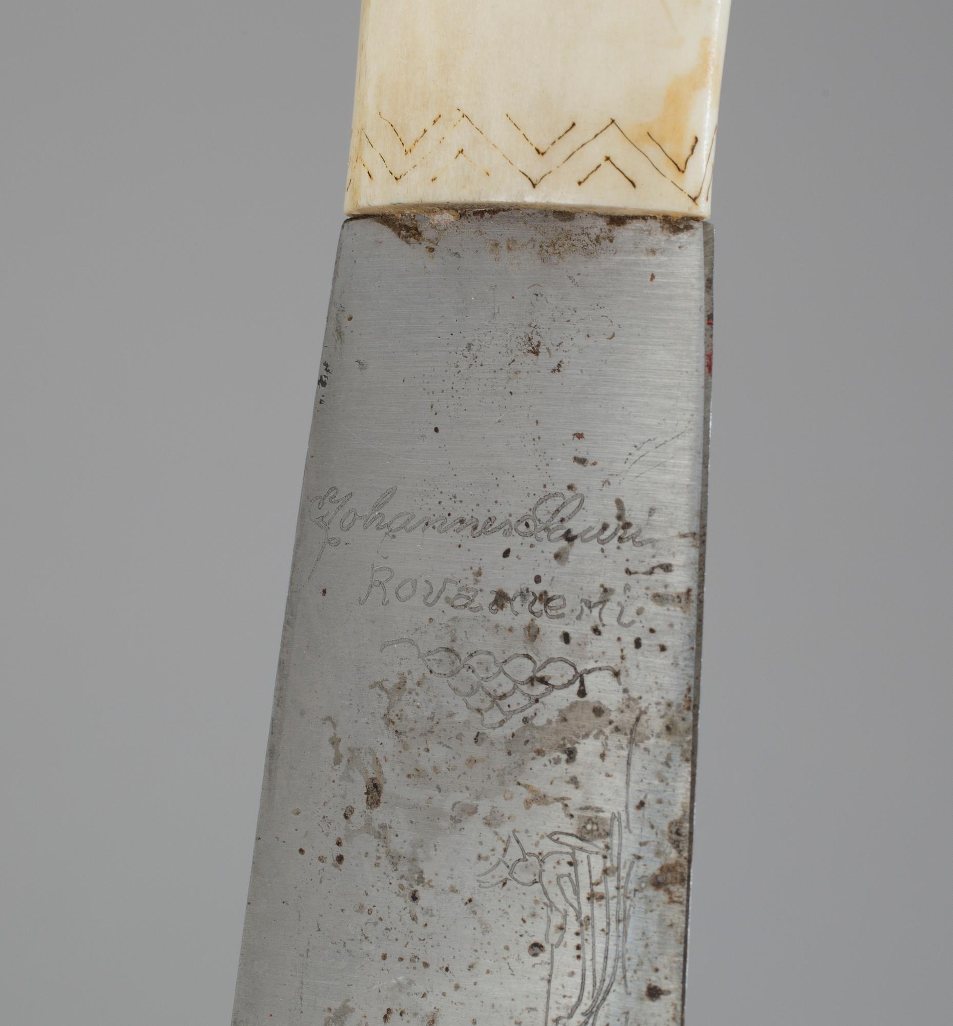 KNIV, signerad Johannes Lauri, Rovaniemi.