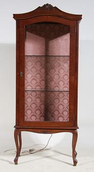 VITRINSKÅP, rokokostil, 1900-tal.