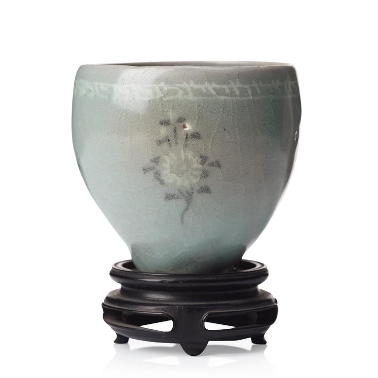 SKÅL, keramik. Korea, Koryo, 1300-tal.