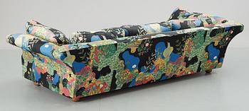 A Josef Frank 'Liljevalchs' sofa, Svenskt Tenn.