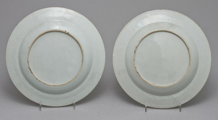 BÄRTALLRIKAR, 2 st samt TALLRIKAR, 2 st, porslin, Kina, 1700-tal.