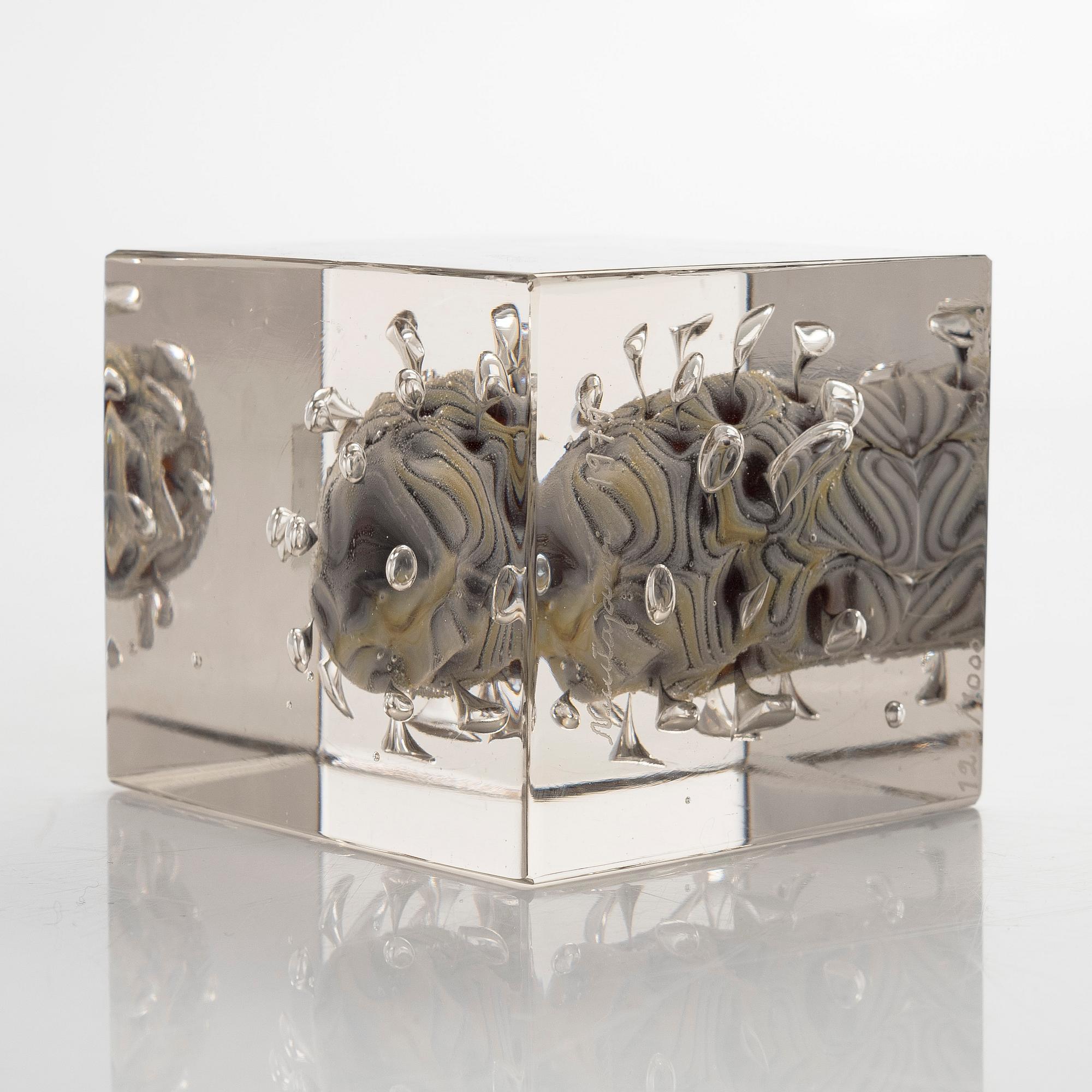 Oiva Toikka, vuosikuutio, signeerattu Oiva Toikka, Nuutajärvi 1979, numeroitu 122/1000.