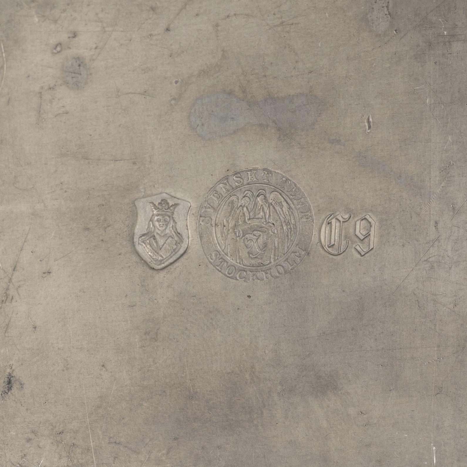 Firma Svenskt Tenn, burkar med lock, två stycken, tenn, Stockholm, 1953 respektive 2013.