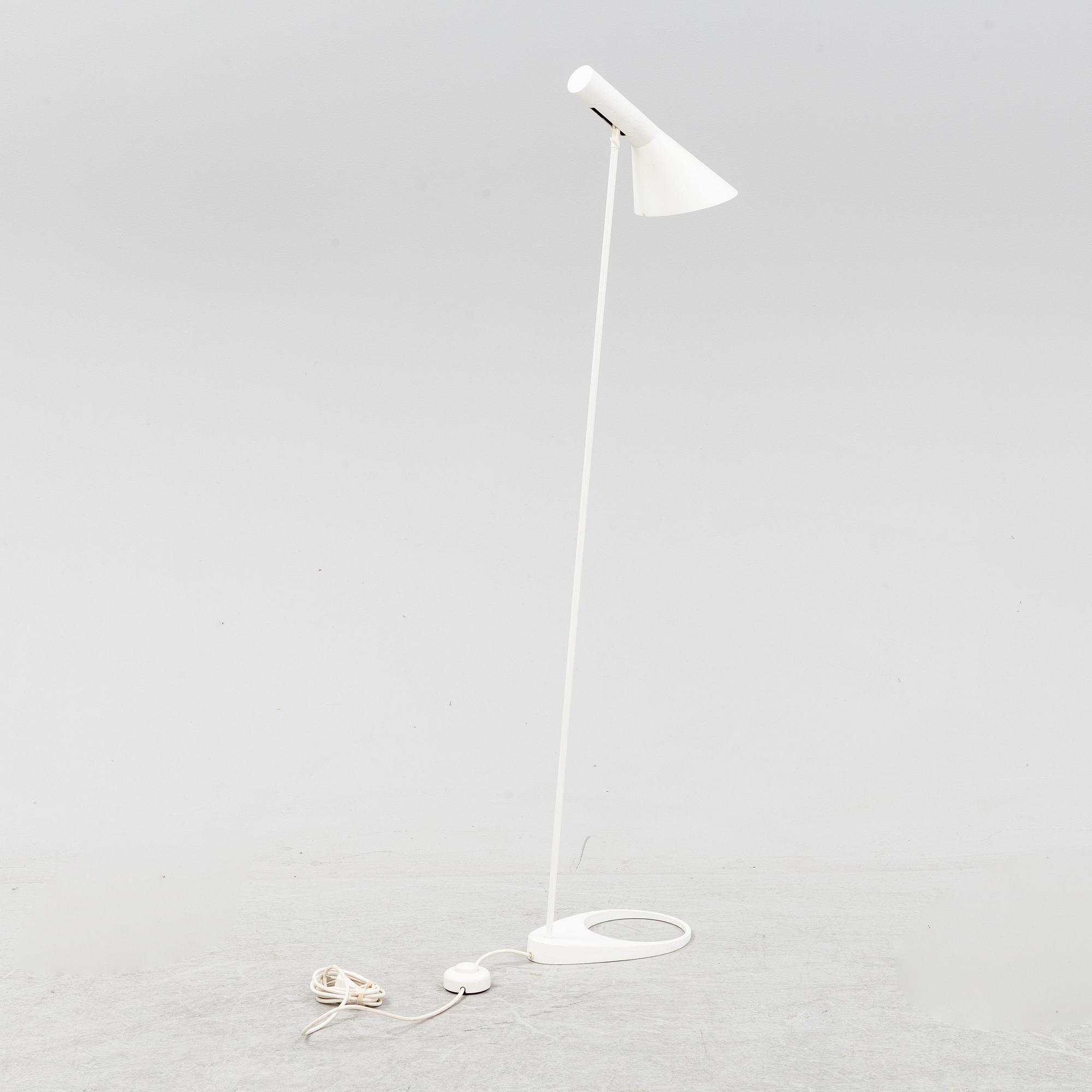 Arne Jacobsen, golvlampa, "AJ", Louis Poulsen, Danmark.