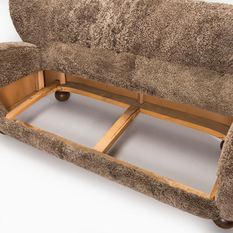 Märta Blomstedt, An 'Aulanko-model' sofa. Designed in 1939.