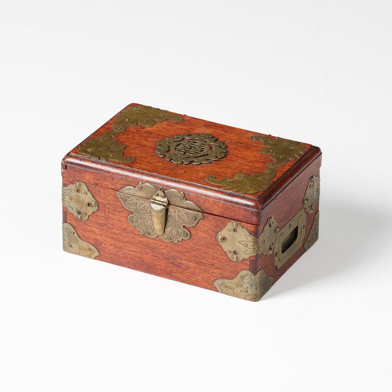 A Hongmu chest with brass mounts, late Qing dynasty.