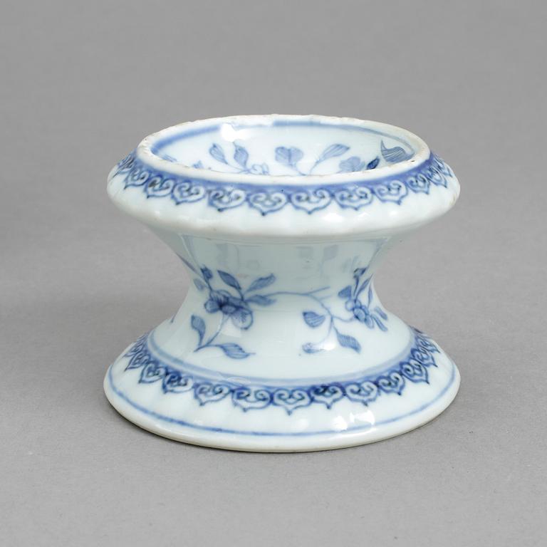 PARTI PORSLIN, 4 delar, Kangxi resp Qianlong, Kina, 1700-tal.