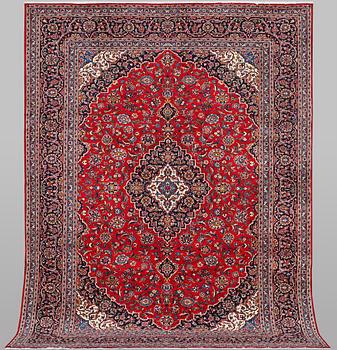 A carpet, Kashan, ca 360 x 247 cm.