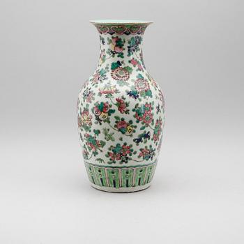 VAS, porslin, Kina, sannolikt 1800-tal.
