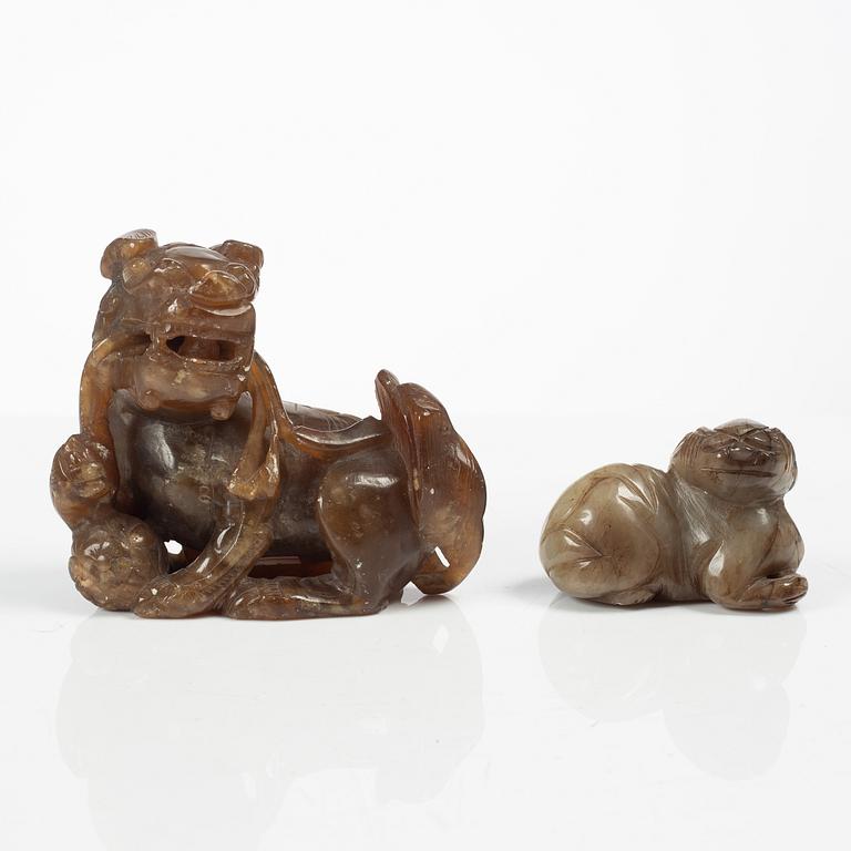 A group of two Chinese stone figures and a stone plaque, late Qing dynasty/early 20th century.