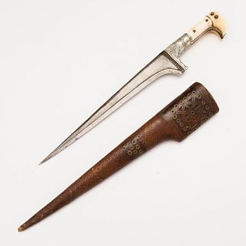 An Indo-persian Pesh-kabz dagger, 1800/1900s.