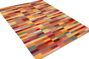 A Kilim carpet, c. 295 x 203 cm.