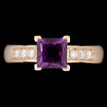 RING, 14k guld med ametist 1,14ct och diamanter tot 0,20ct. Vikt ca 5,0 gram.