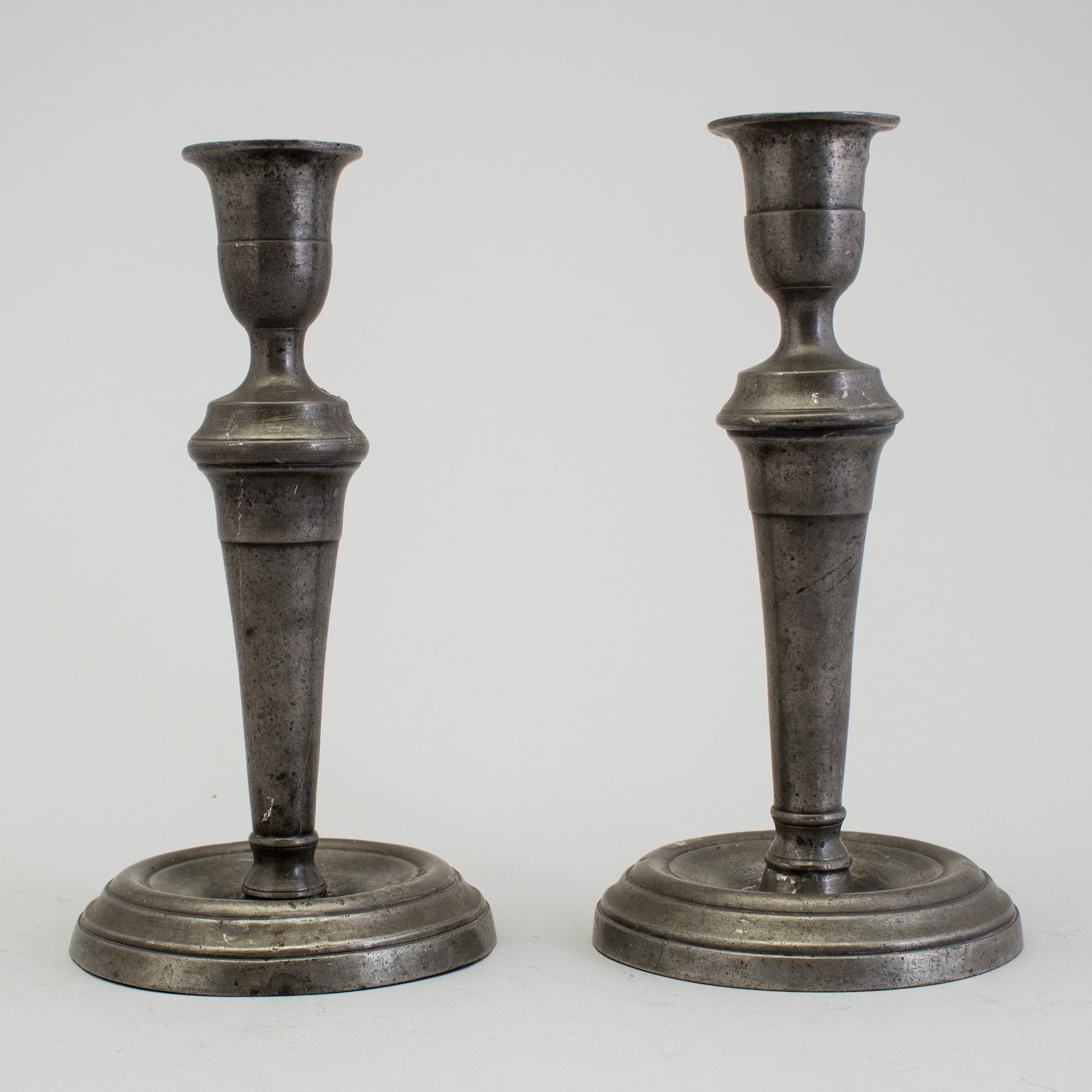 LJUSSTAKAR, ett par, tenn, sent 1700-tal.