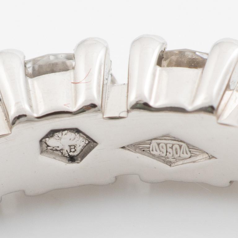 Ring, Cartier, helallians platina med briljantslipade diamanter.