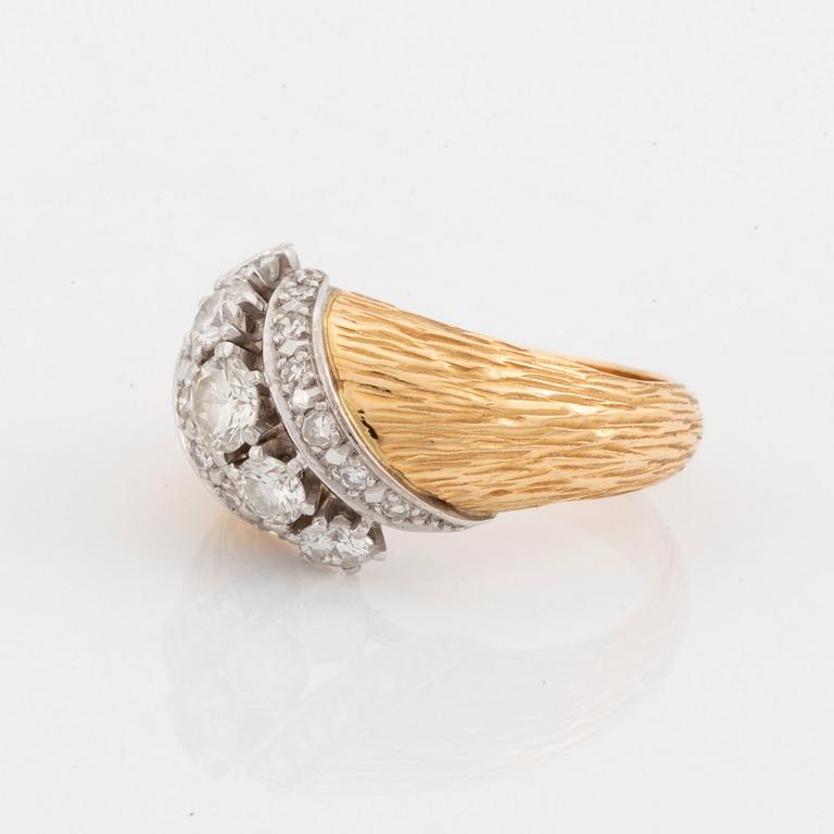 A WA Bolin ring in 18K gold set with round brilliant-cut diamonds.