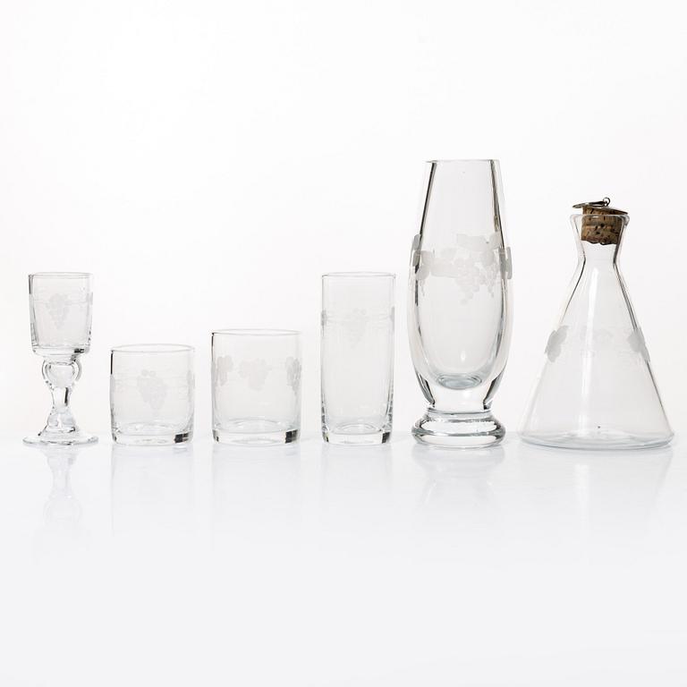 Reijmyre Glasbruk, Glass service, "Swedish old" (39 pieces).