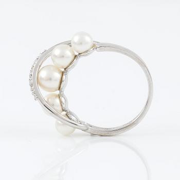 RING, Bliss, Italien, 18K vitguld med 5 pärlor och diamanter ca 0.06ct.