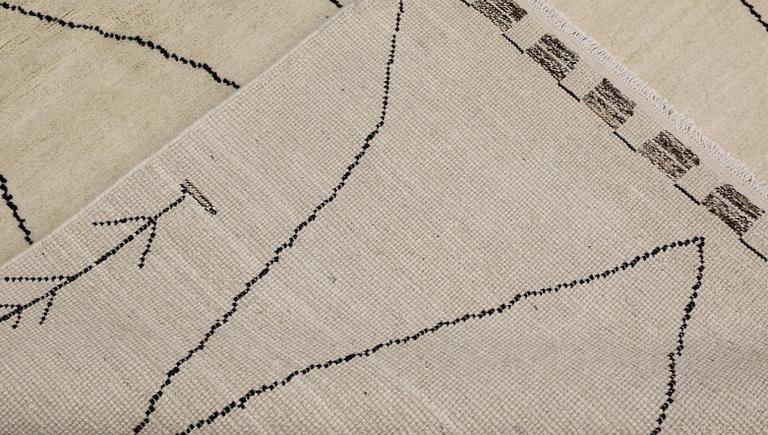 A Moroccan carpet, approx. 197 x 149 cm.