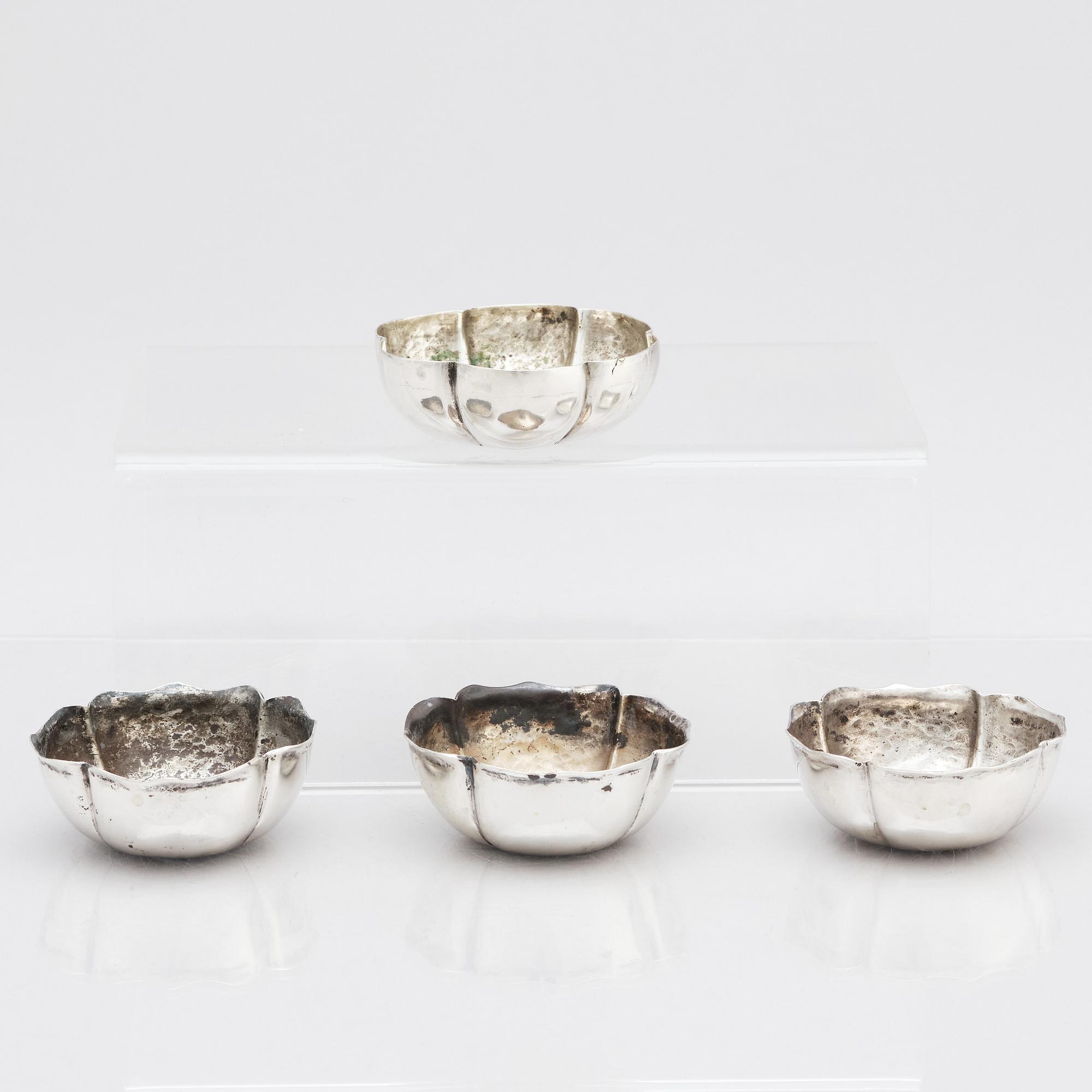 Skålar, 3+1, låghaltigt silver, Kina, Qingdynastin.