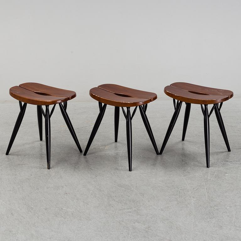 ILMARI TAPIOVAARA, pallar, a set of three "Pirkka" stools, Artek, Finland.
