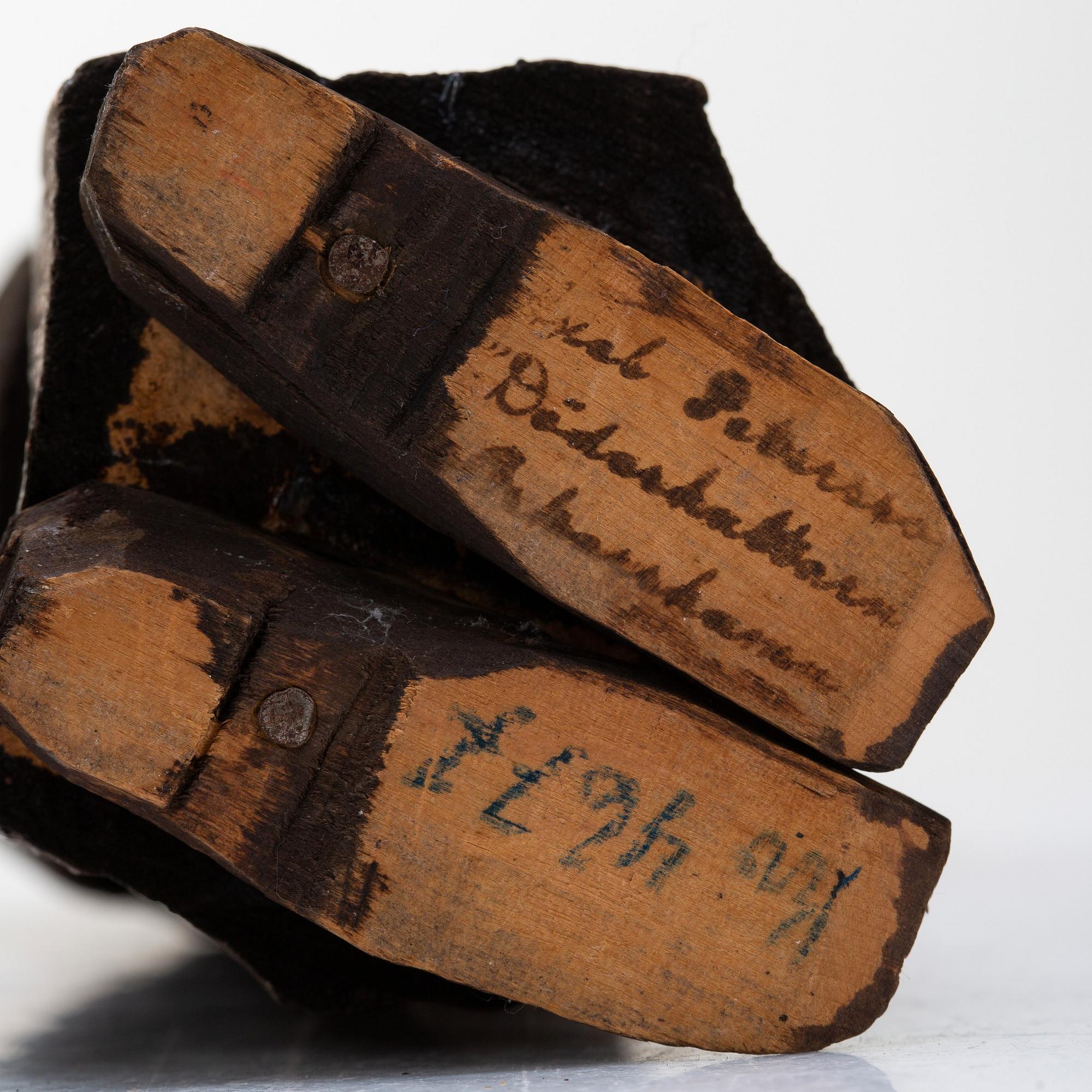 Axel Petersson Döderhultarn, "The Wedding" (5).