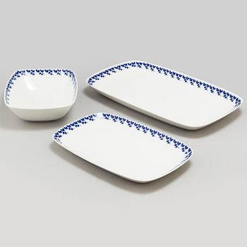 CARL-HARRY STÅLHANE, a 55 piece mid 20th century 'Swedish Blue' porcelain service.