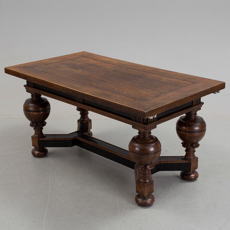 A baroque-style dining table from around 1900.