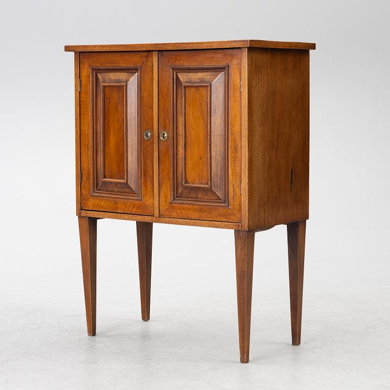 Cabinet, early 20th century.