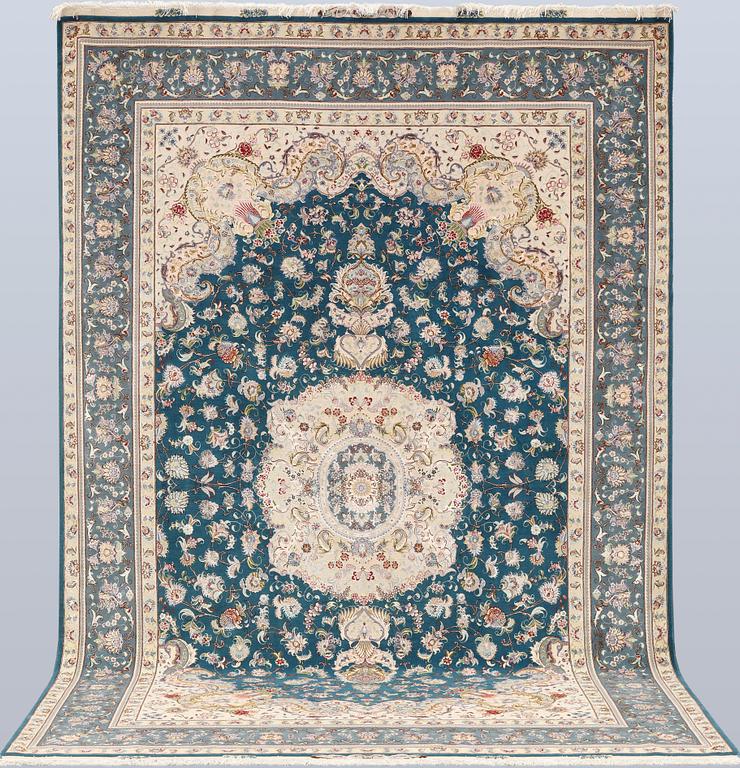 A part silk Tabriz carpet, so-called 50 Raj, approx. 306 x 200 cm.